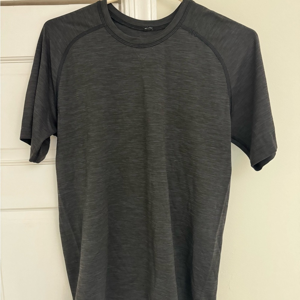 Men’s small Lululemon shirt
